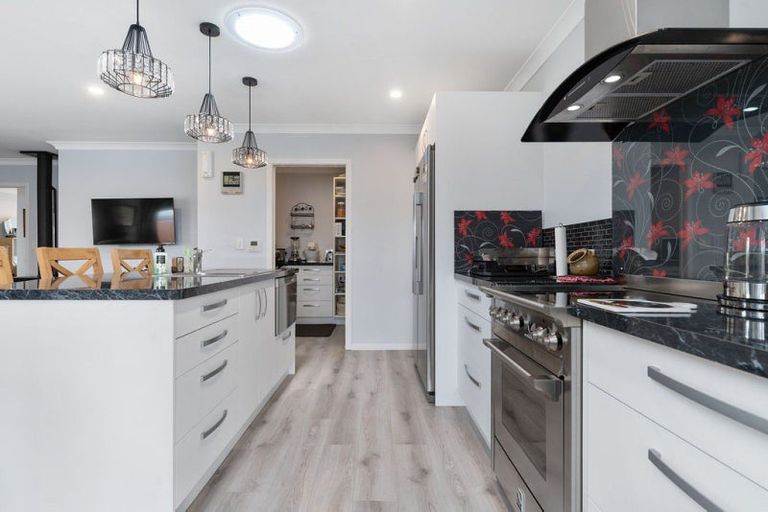 Photo of property in 10 Austin Reid Avenue, Carterton, 5713