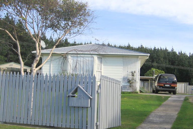 Photo of property in 24 Japonica Crescent, Ranui, Porirua, 5024