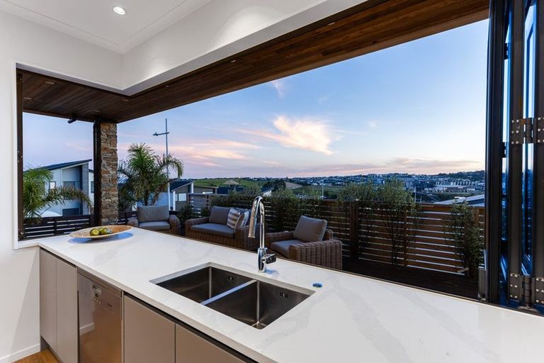 Photo of property in 73 Headsail Drive, Long Bay, Auckland, 0630