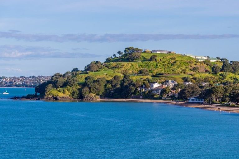 Photo of property in 122 Vauxhall Road, Narrow Neck, Auckland, 0624