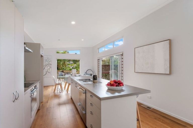 Photo of property in 9 Tobago Place, Sunnynook, Auckland, 0620