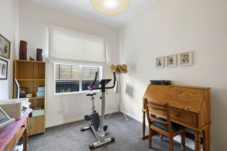 Photo of property in 249 Courtenay Street, Strandon, New Plymouth, 4312