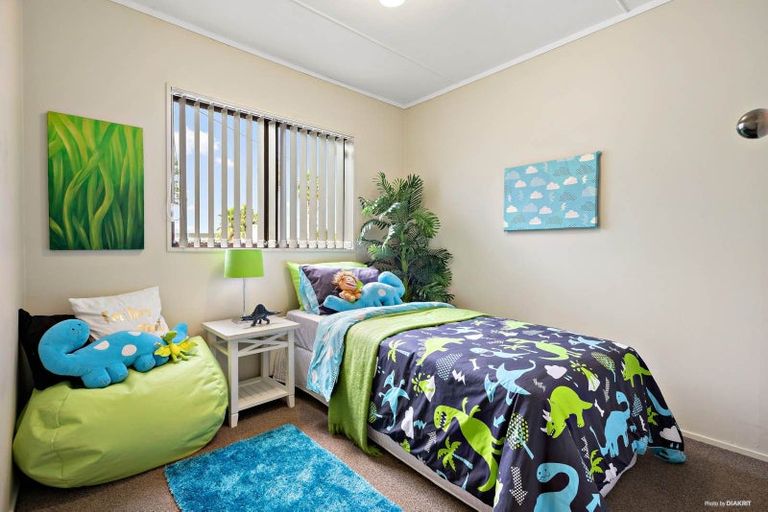 Photo of property in 46 Hobsonville Road, West Harbour, Auckland, 0618