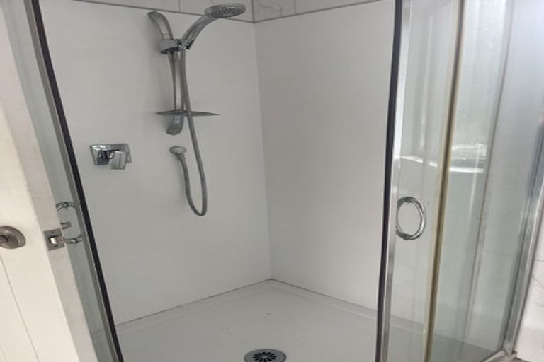 Photo of property in 98 Tiriwa Drive, Massey, Auckland, 0614