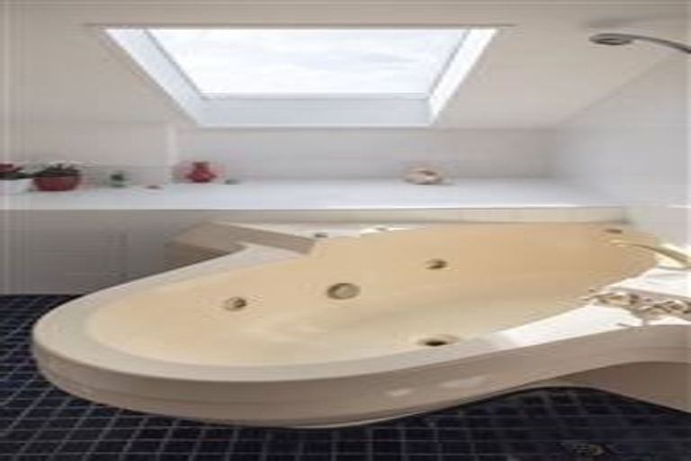 Photo of property in 68 Seacliffe Avenue, Narrow Neck, Auckland, 0622