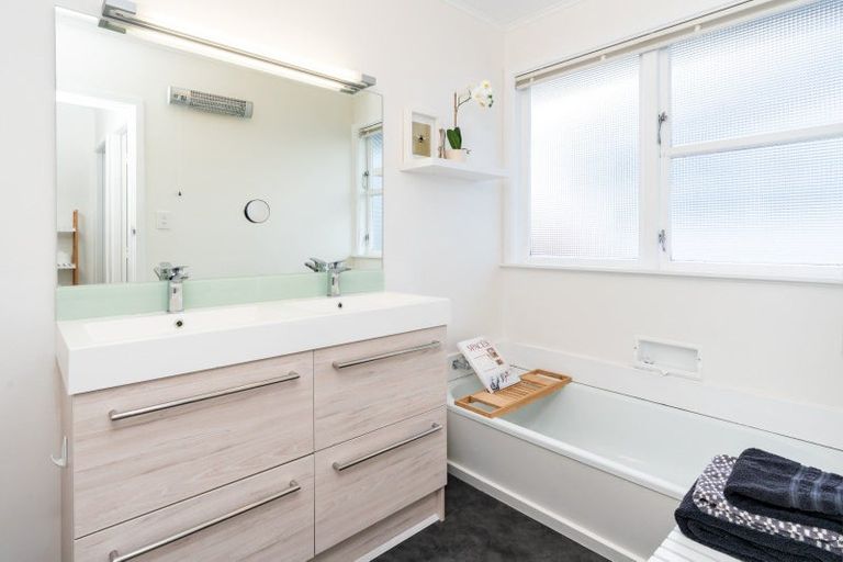 Photo of property in 32 Motueka Street, Ngaio, Wellington, 6035