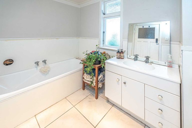 Photo of property in 17 Kawatiri Avenue, Gonville, Whanganui, 4501