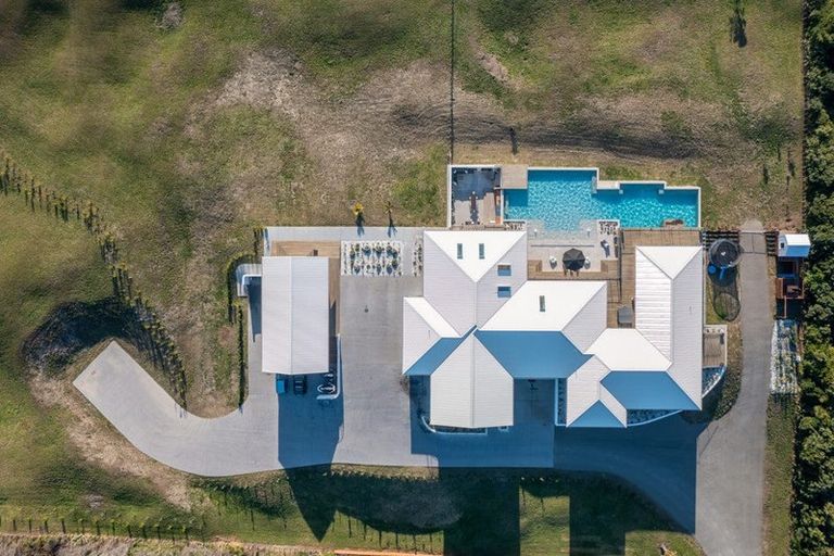 Photo of property in 87 Rutherford Drive, Waikanae Beach, Waikanae, 5036