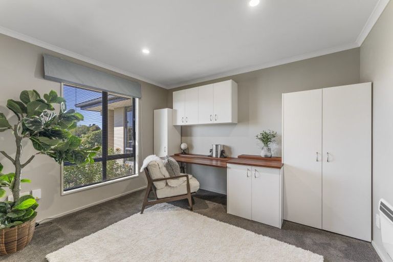 Photo of property in 16 Bottle Lake Drive, Parklands, Christchurch, 8083