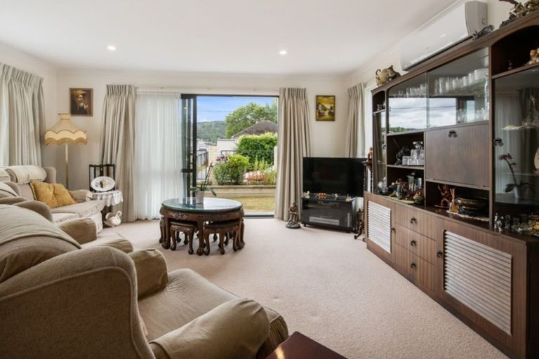 Photo of property in 8 Savage Crescent, Upper Hutt Central, Upper Hutt, 5018