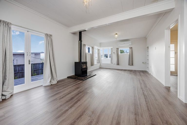 Photo of property in 35 Victoria Avenue, Waiuku, 2123