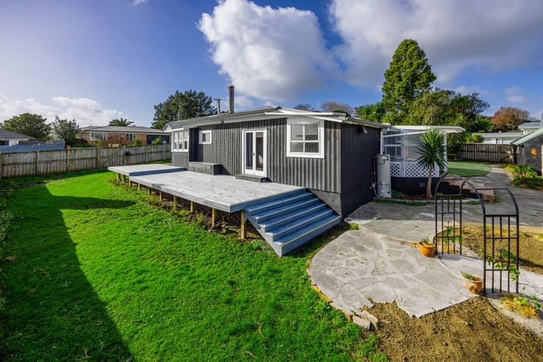 Photo of property in 35 Victoria Avenue, Waiuku, 2123
