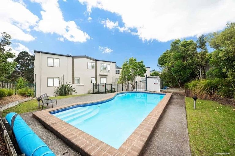 Photo of property in The Haven, 26/120 Beach Haven Road, Beach Haven, Auckland, 0626