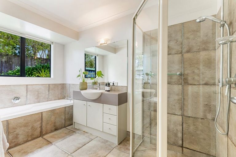 Photo of property in 10 Grassfield Place, Waimauku, 0812