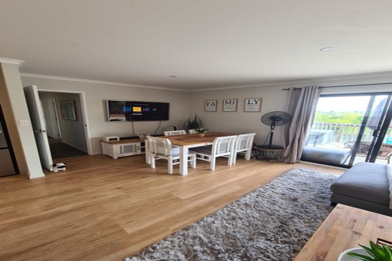 Photo of property in 8a Diosma Place, Botany Downs, Auckland, 2010