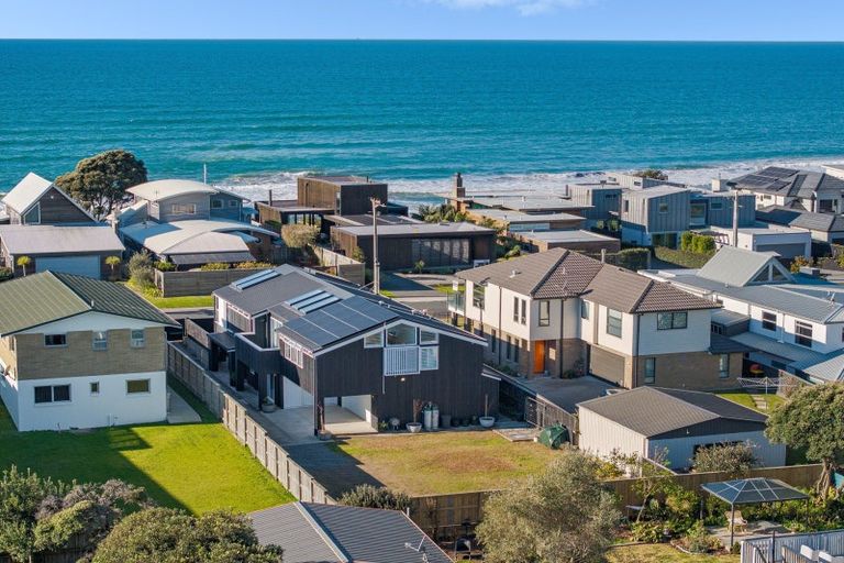 Photo of property in 112 Karewa Parade, Papamoa Beach, Papamoa, 3118