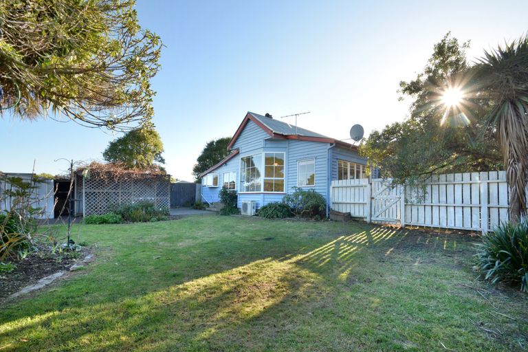 Photo of property in 22 Queen Street, Brighton, Dunedin, 9035