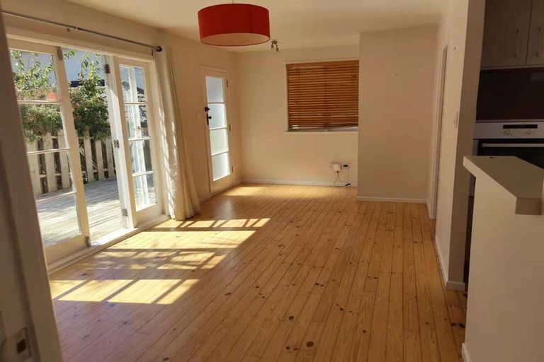 Photo of property in 2 Merriefield Avenue, Forrest Hill, Auckland, 0620