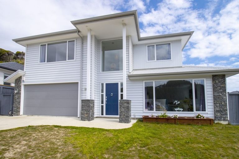 Photo of property in 16 Schooner Drive, Whitby, Porirua, 5024