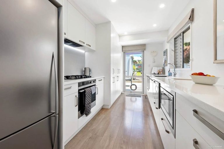 Photo of property in 2/6 Poseidon Place, Half Moon Bay, Auckland, 2012