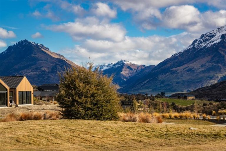 Photo of property in 16 Double Cone Road, Jacks Point, Queenstown, 9371