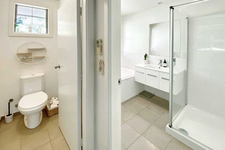 Photo of property in 17 Landsdowne Terrace, Cashmere, Christchurch, 8022