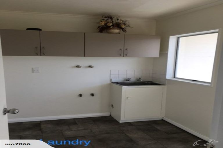 Photo of property in 34 Somes Crescent, Newlands, Wellington, 6037