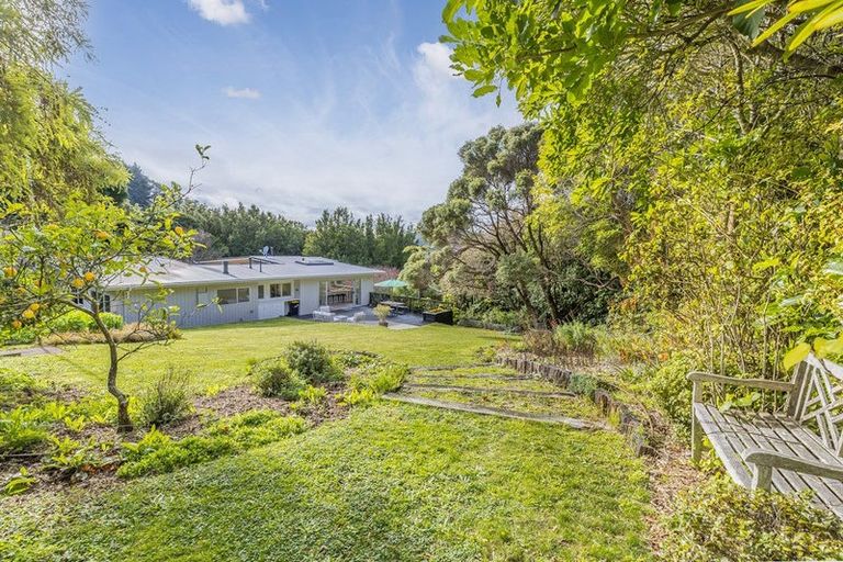 Photo of property in 100 Larsen Crescent, Tawa, Wellington, 5028