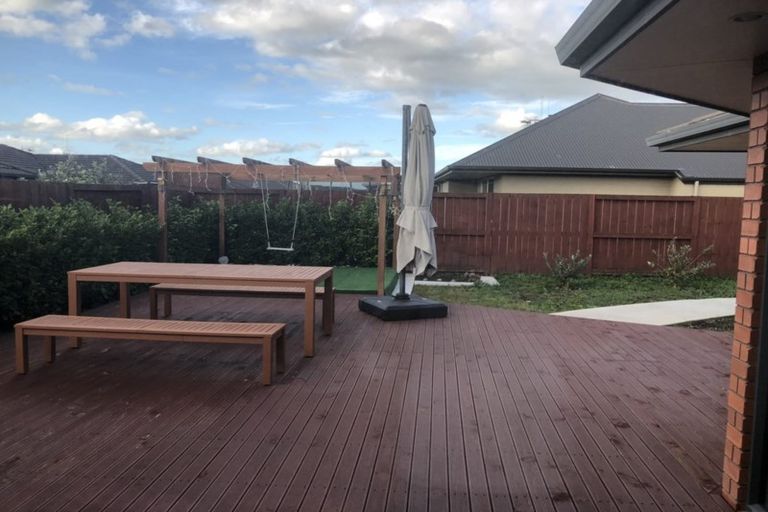 Photo of property in 22 Whitford Place, Rototuna North, Hamilton, 3210