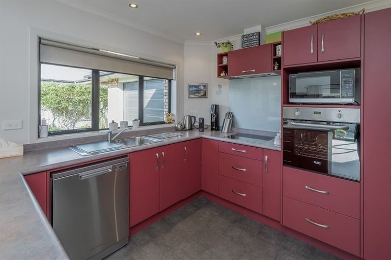 Photo of property in 23b Queenwood Road, Levin, 5510