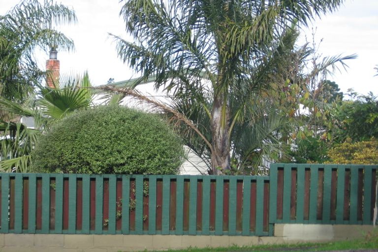 Photo of property in 34 Waimumu Road, Massey, Auckland, 0614