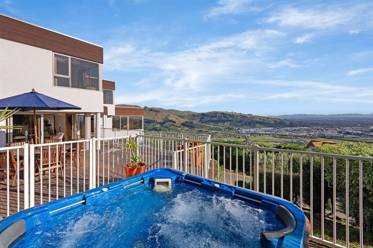 Photo of property in 210 Cannon Hill Crescent, Mount Pleasant, Christchurch, 8081