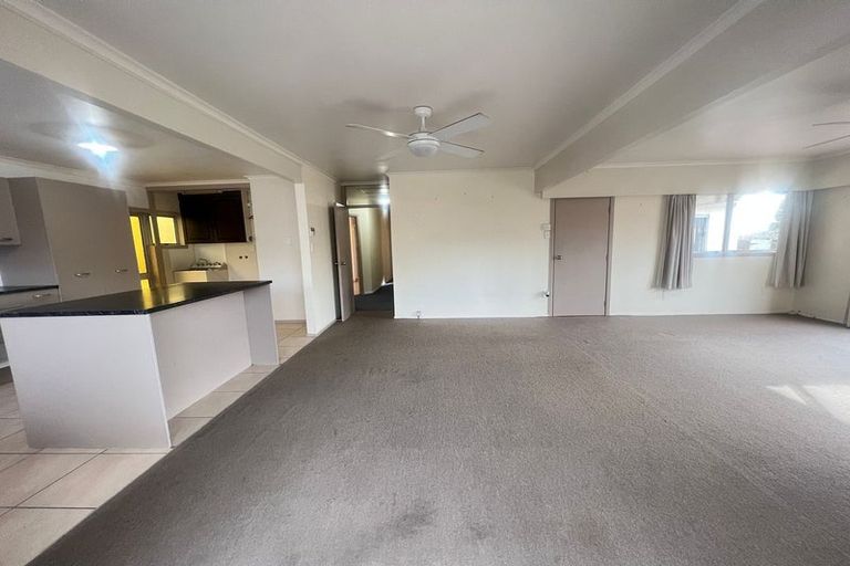 Photo of property in 94 Te Atatu Road, Te Atatu South, Auckland, 0610