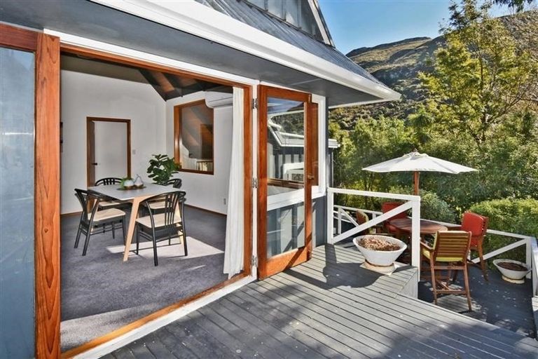 Photo of property in 18 Evans Pass Road, Sumner, Christchurch, 8081