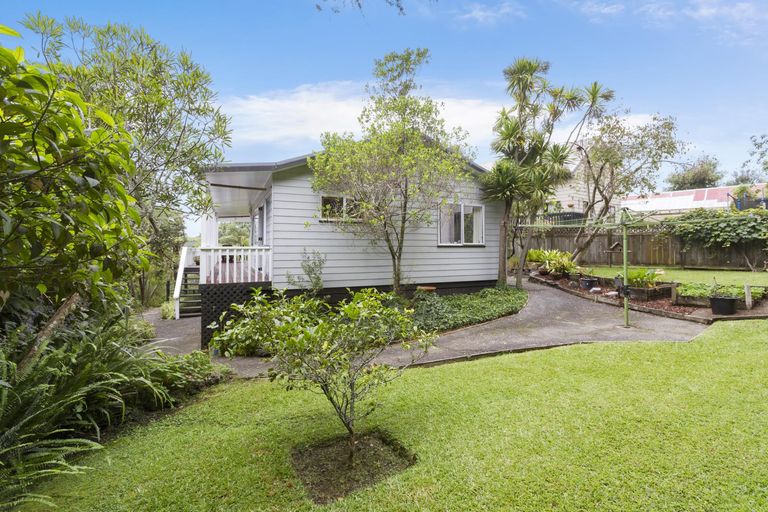 Photo of property in 29 Shetland Street, Glen Eden, Auckland, 0602