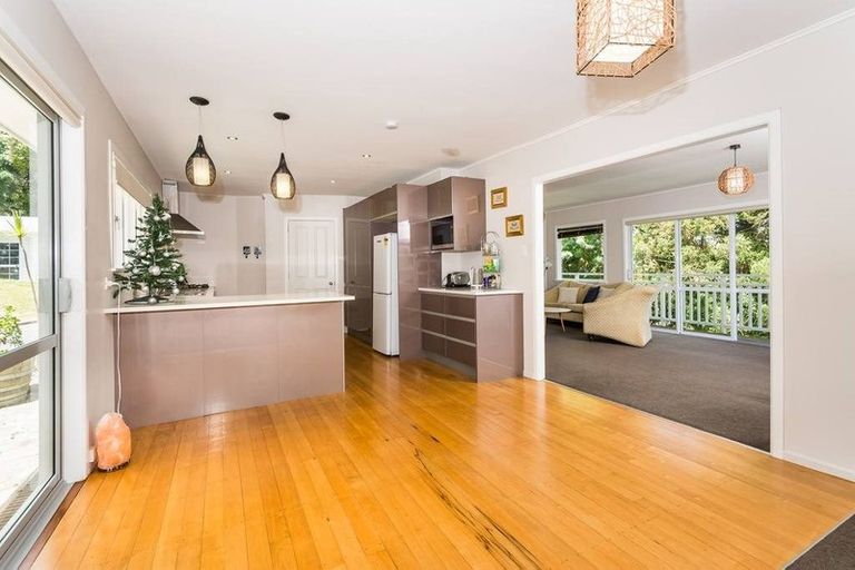 Photo of property in 1/42 Woodlands Crescent, Browns Bay, Auckland, 0630
