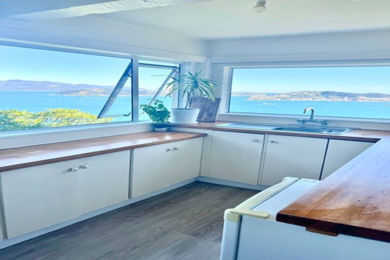 Photo of property in 106 Nicholson Road, Khandallah, Wellington, 6035