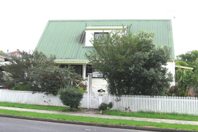 Photo of property in 108d Colwill Road, Massey, Auckland, 0614