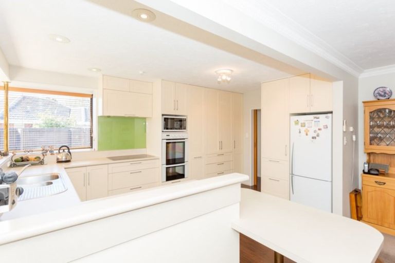 Photo of property in 10 Iona Place, Sockburn, Christchurch, 8042