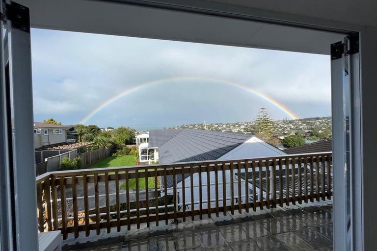 Photo of property in 1/5 Folkestone Street, Murrays Bay, Auckland, 0630