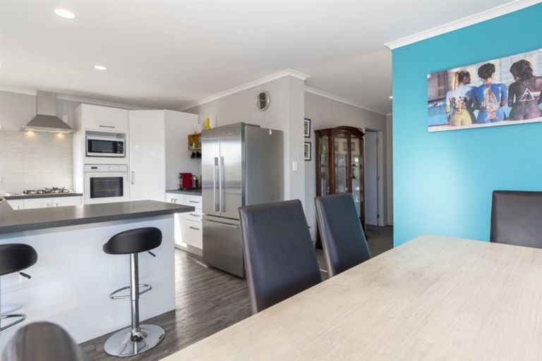 Photo of property in 118 Dalton Drive, Papamoa Beach, Papamoa, 3118