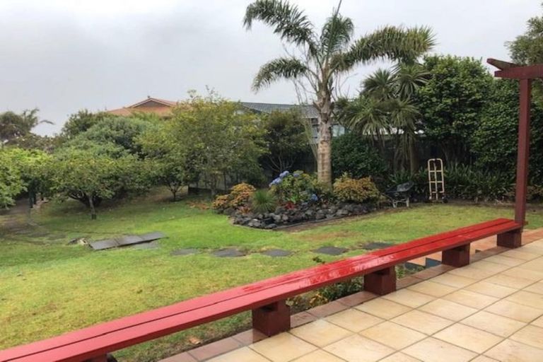 Photo of property in 74 Redoubt Road, Goodwood Heights, Auckland, 2105