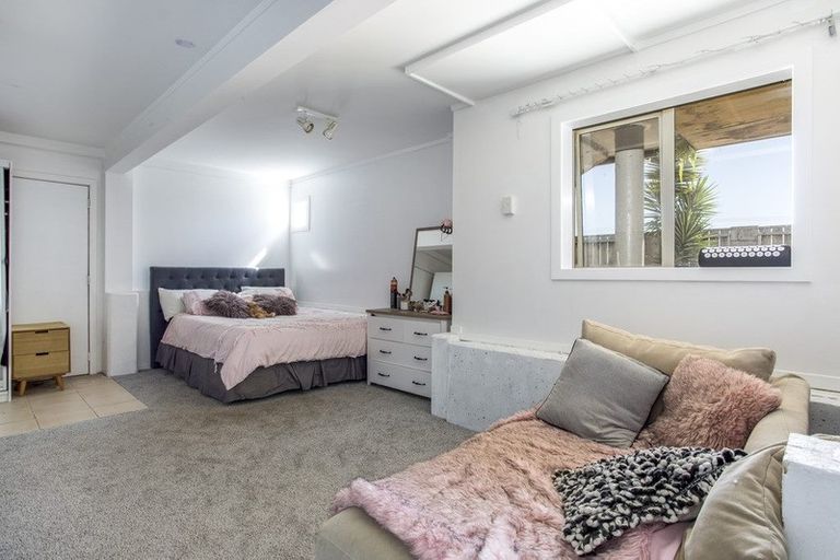 Photo of property in 12 Makiri Street, Helensville, 0800