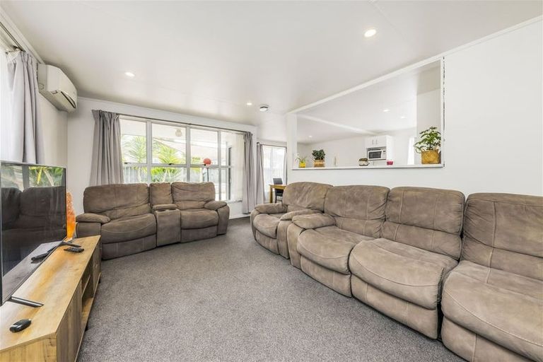 Photo of property in 83 Arimu Road, Papakura, 2110