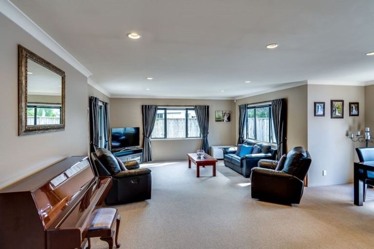 Photo of property in 128 Tait Drive, Greenmeadows, Napier, 4112