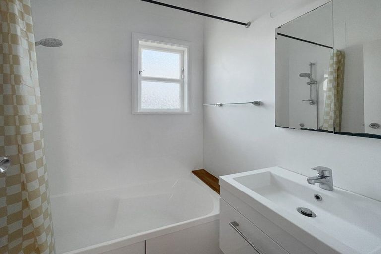 Photo of property in 14 Wayside, Miramar, Wellington, 6022