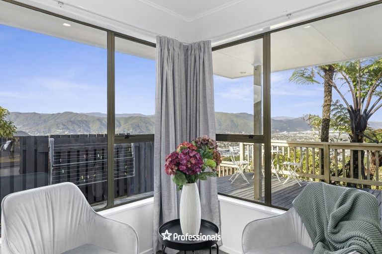 Photo of property in 14 Matuhi Street, Tirohanga, Lower Hutt, 5010