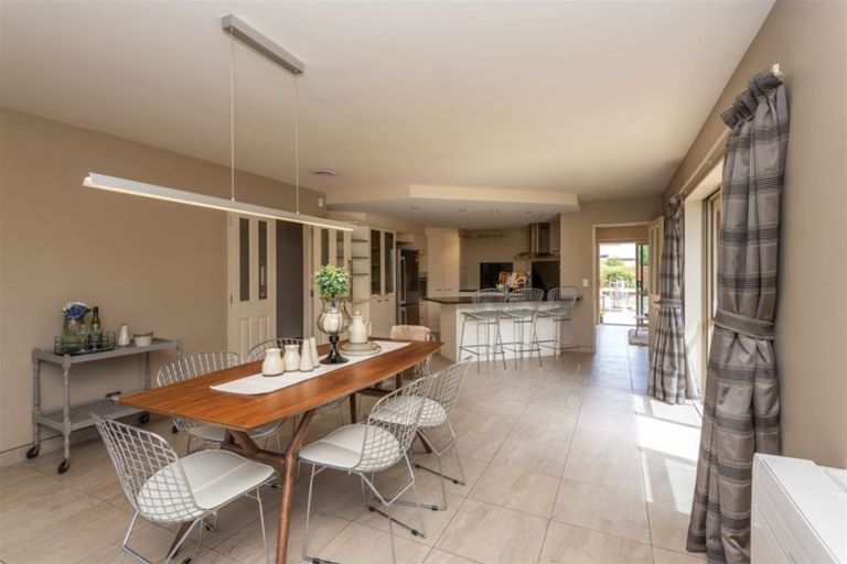 Photo of property in 1 Henridge Place, Avonhead, Christchurch, 8042