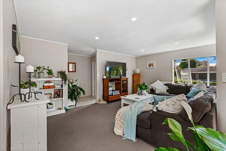 Photo of property in 24 Picasso Drive, West Harbour, Auckland, 0618