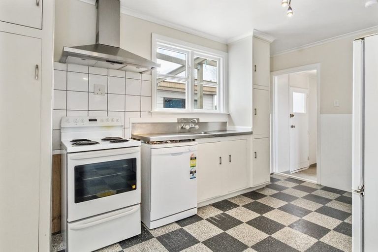 Photo of property in 1/11 Hollyford Avenue, Bryndwr, Christchurch, 8053